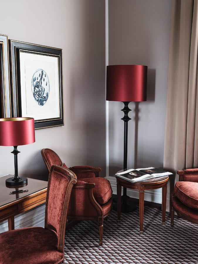 Althoff Grandhotel Schloss Bensberg Μπέργκις Γκλάντμπαχ Εξωτερικό φωτογραφία A floor lamp