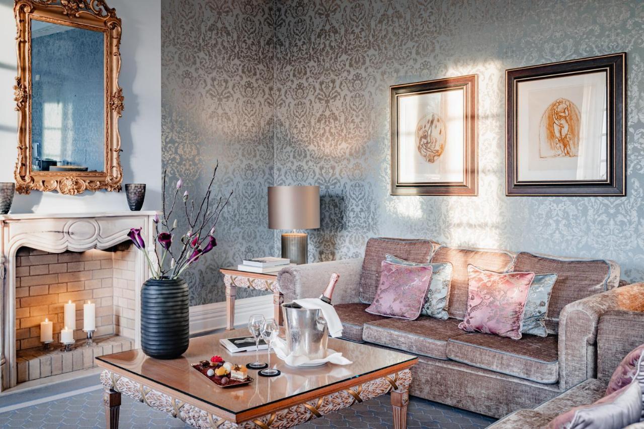 Althoff Grandhotel Schloss Bensberg Μπέργκις Γκλάντμπαχ Εξωτερικό φωτογραφία A room at the hotel
