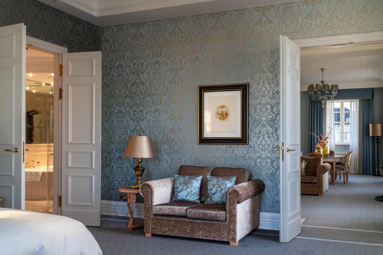 Althoff Grandhotel Schloss Bensberg Μπέργκις Γκλάντμπαχ Εξωτερικό φωτογραφία A suite at the hotel