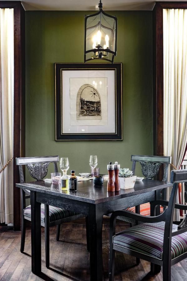 Althoff Grandhotel Schloss Bensberg Μπέργκις Γκλάντμπαχ Εξωτερικό φωτογραφία A wine tasting at a winery in Napa Valley, California