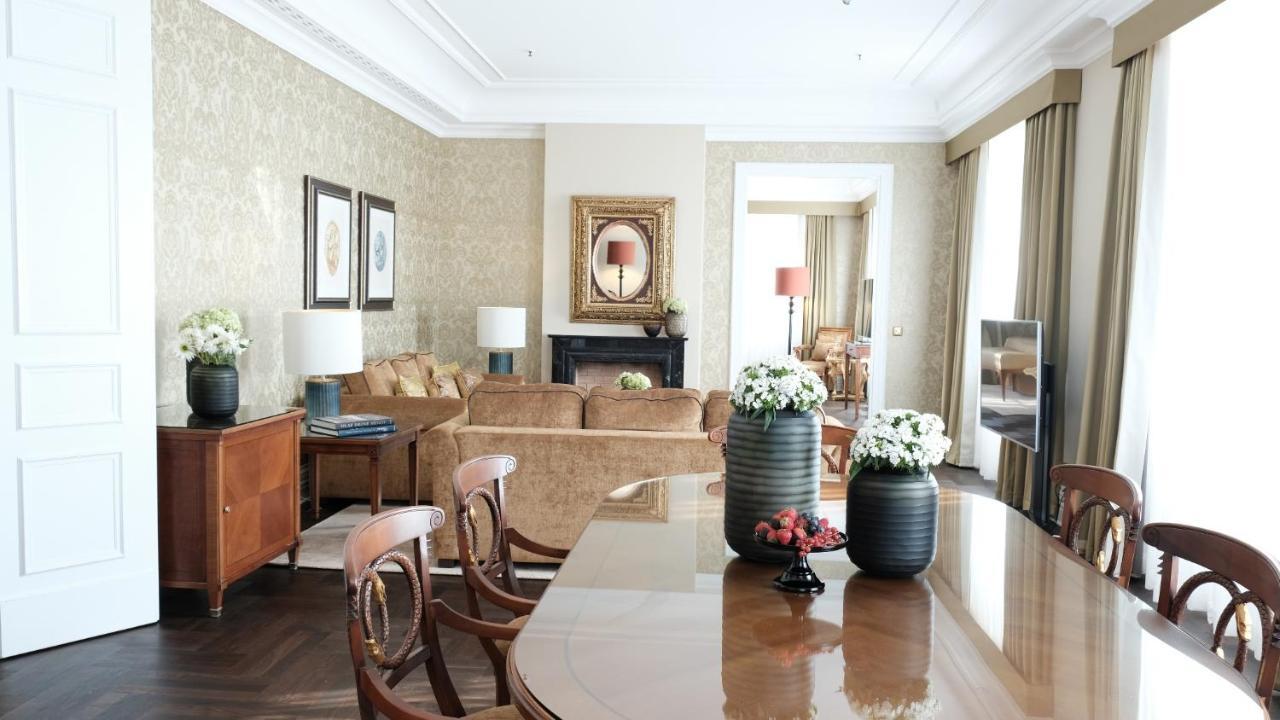 Althoff Grandhotel Schloss Bensberg Μπέργκις Γκλάντμπαχ Εξωτερικό φωτογραφία A suite at the hotel